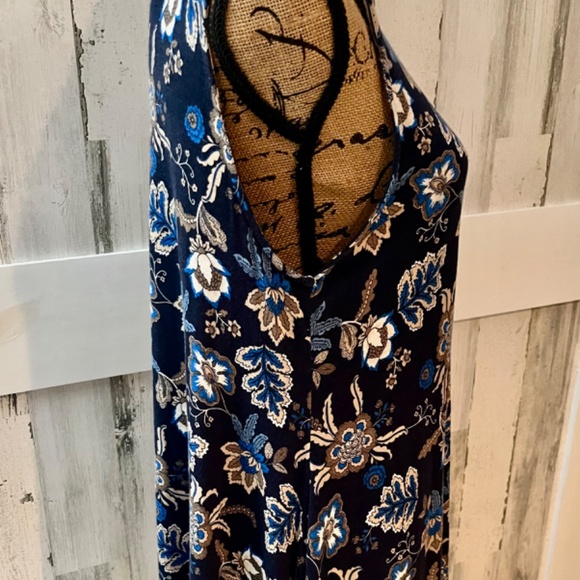 TOP SLEEVELESS  14/16W LANE BRYANT - Picture 2 of 6